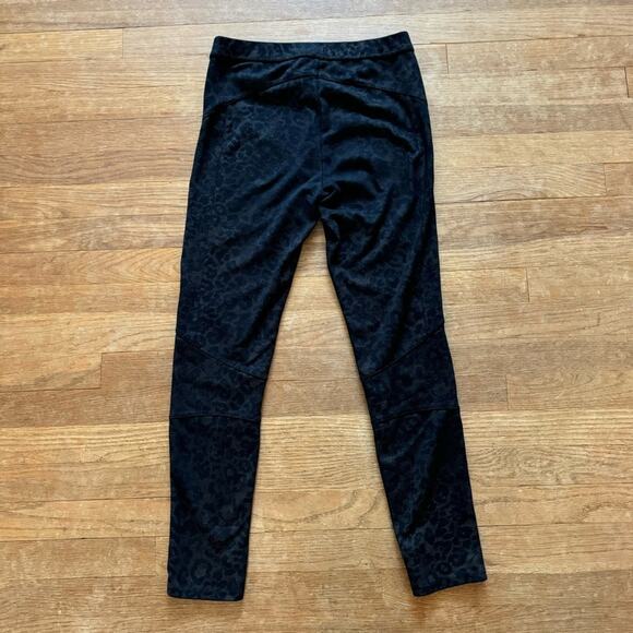 Free People black green animal print yoga pants size small S
 b22 - Picture 4 of 4